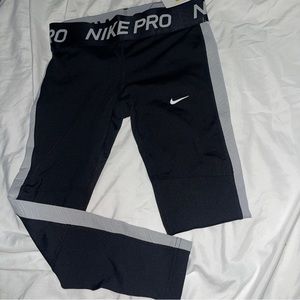 NWT Girls Black /grey Nike Pro Tight Fit Collant Leggings Size medium